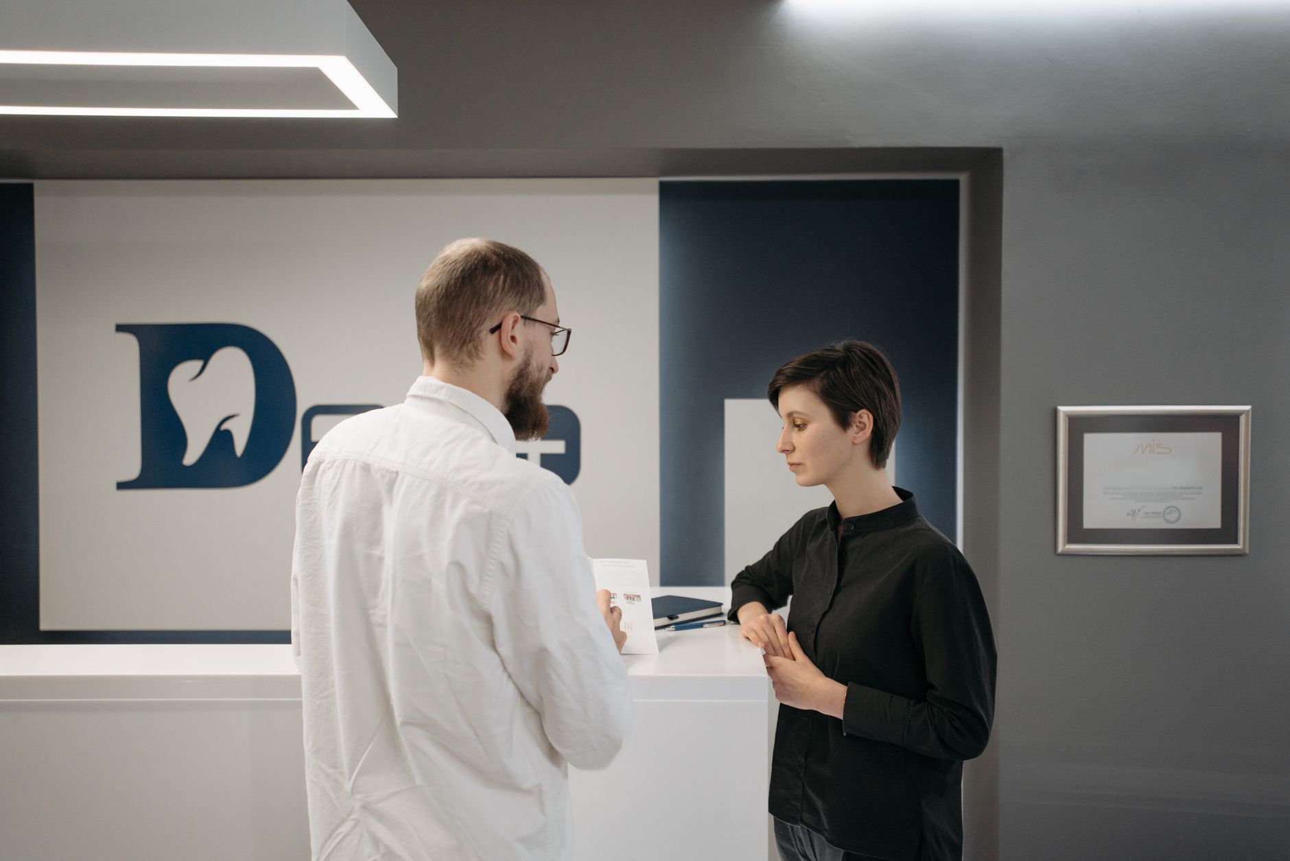 Recepción de una clínica dental donde el paciente es atendido antes de su consulta