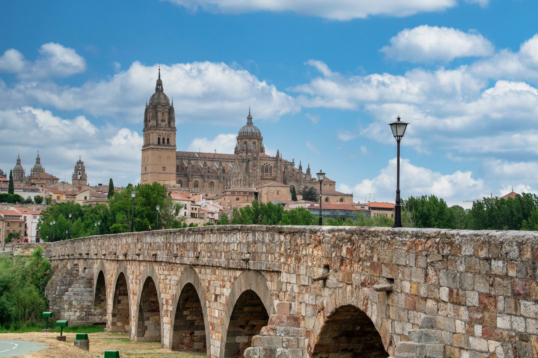Vista de la catedral y el casco histórico de Salamanca, ciudad universitaria