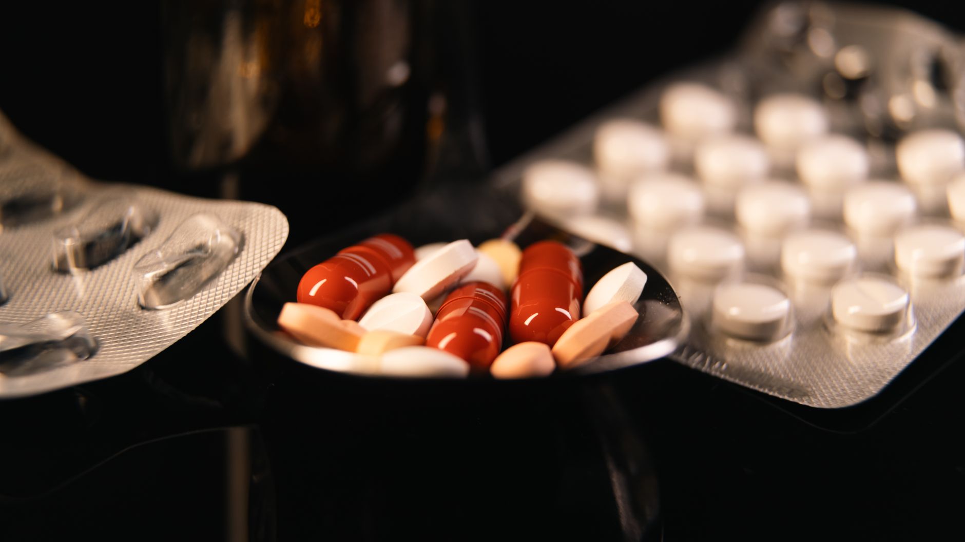 Farmacéutico especializado en dermatología atendiendo en Botikare, Bilbao
