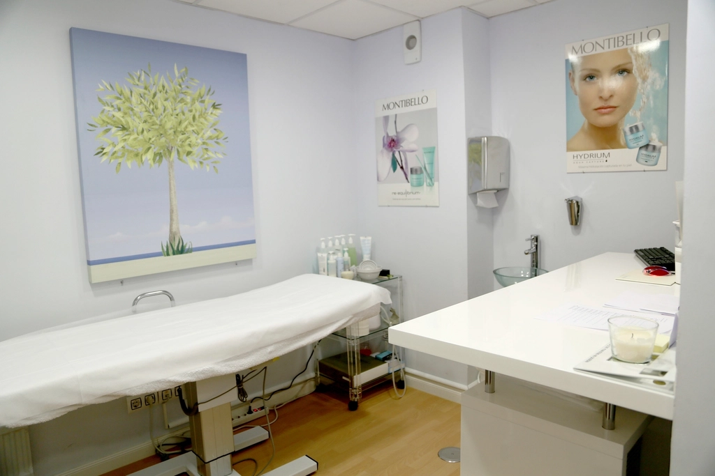 Sala de consulta médica en una clínica de recuperación funcional