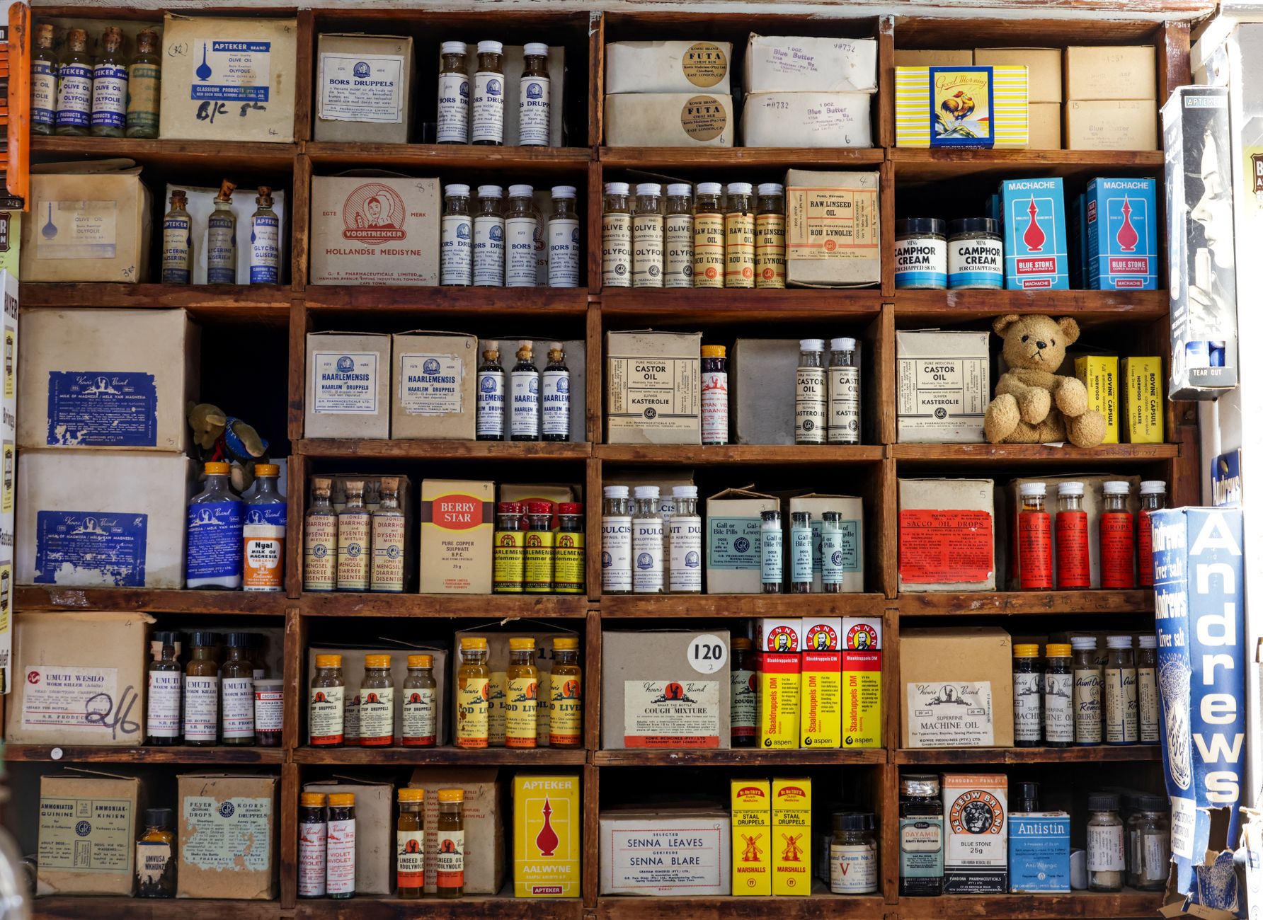 Interior farmacia A Coruña