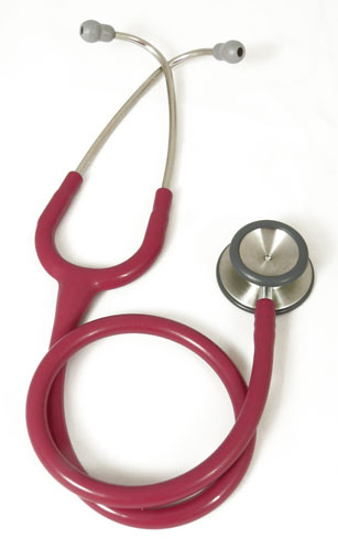 Estetoscopio Littmann clásico sobre superficie médica